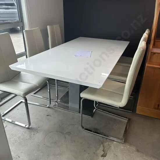 Modern design extendable dining table and 6 chairs
