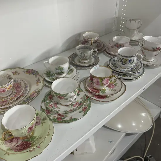 Shelf lot collectable china