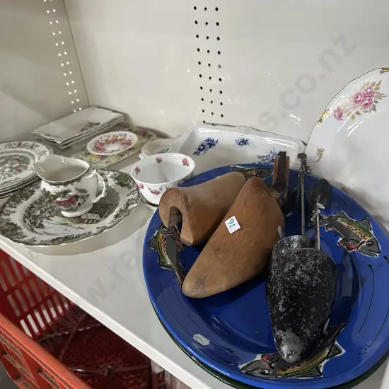 Shelf lot collectables