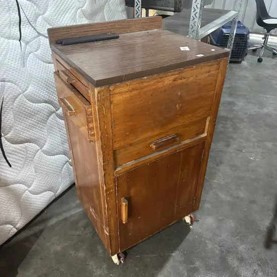 Rolling cabinet