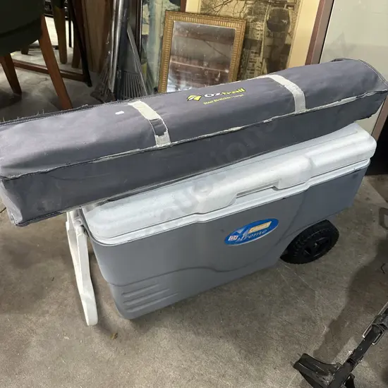 Stretcher and chilly bin