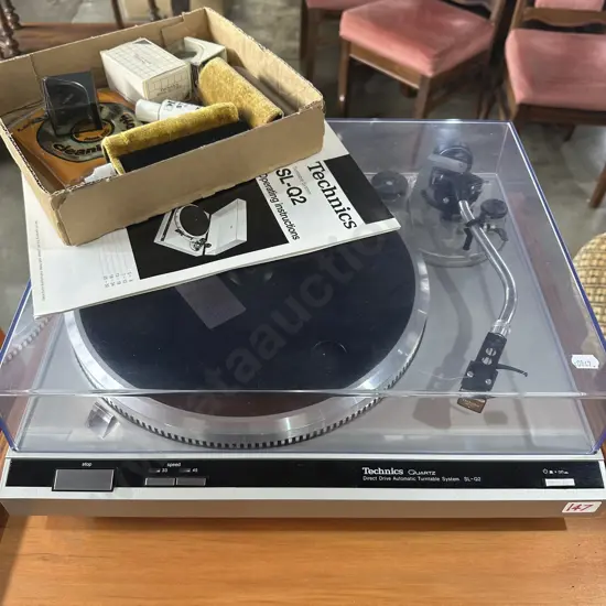 Very tidy Technics turntable