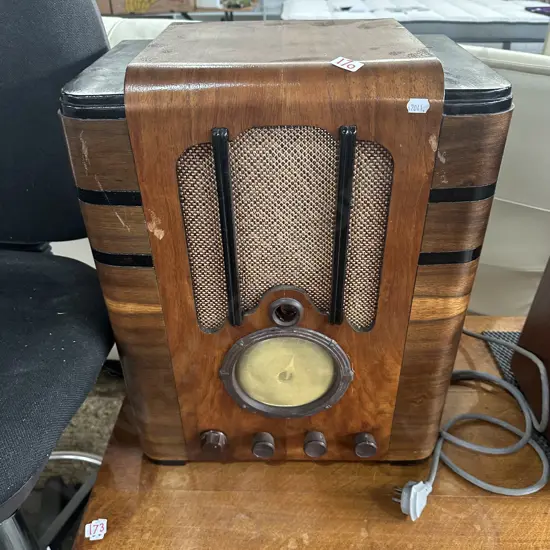 Vintage mantle radio