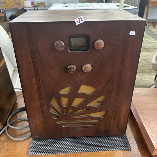 Vintage mantle radio