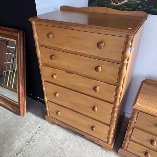 Tidy chest of drawers