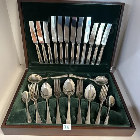 Boxed 6 place cuttlery set