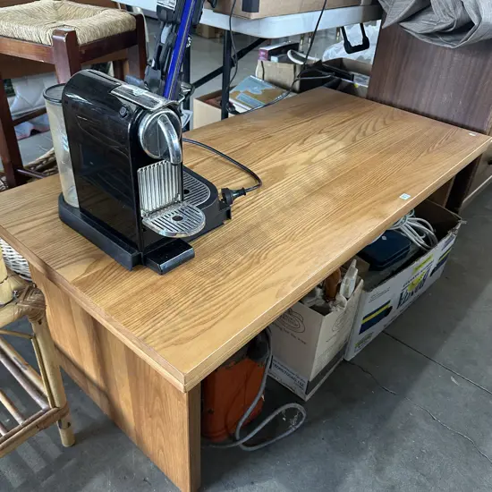 Very tidy Oak coffee table