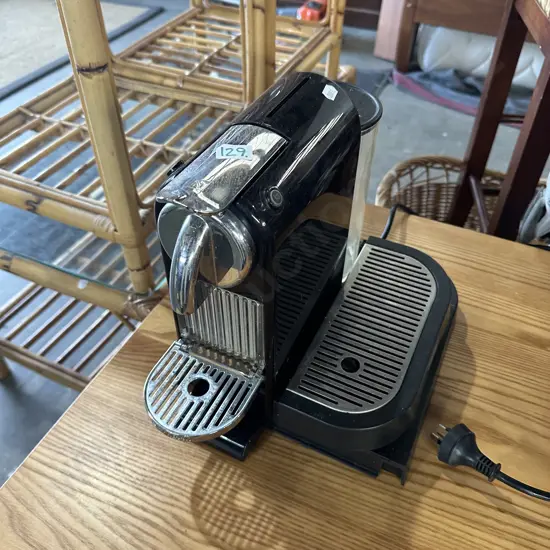 Coffee pod machine