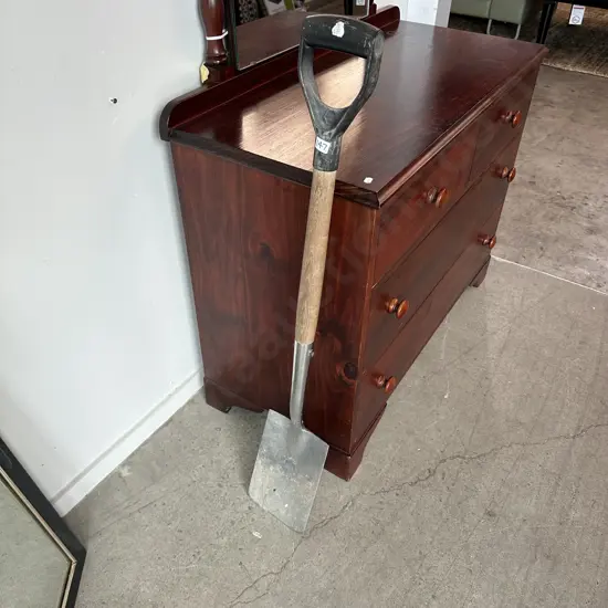 Skelton stainless spade