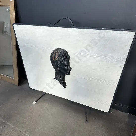 Retro fire screen (missing 1 white foot)