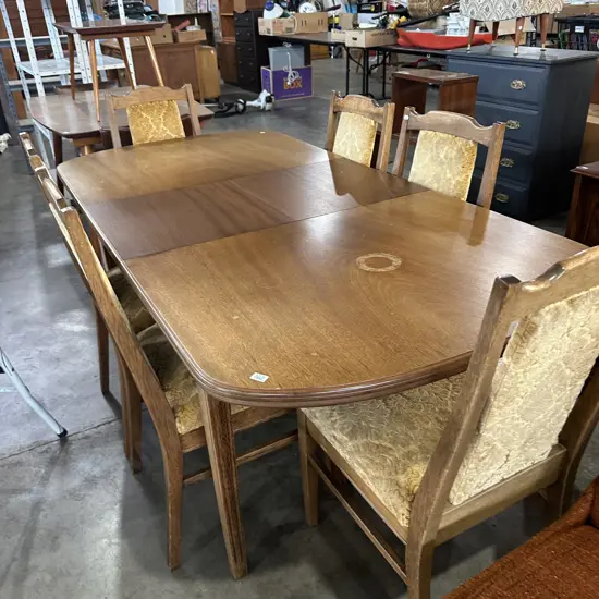 Extendable table and 6 chairs
