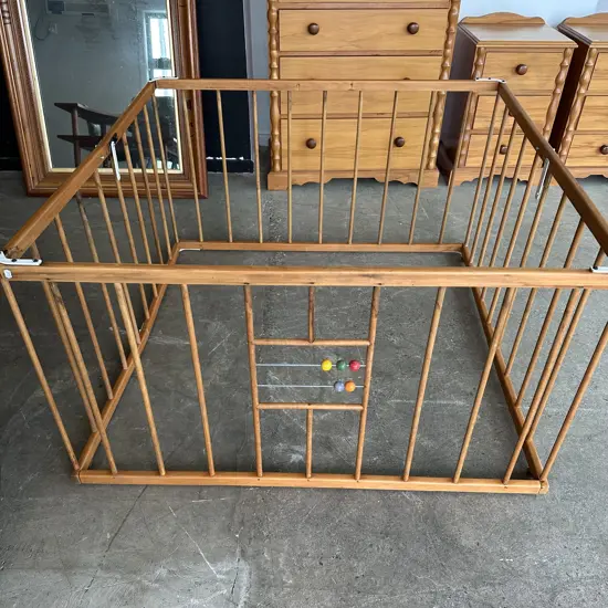 Colonial play pen