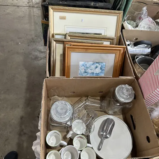 2 box pictures and kitchenware