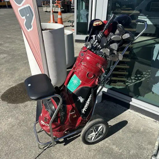 Golf club set, bag and trundler