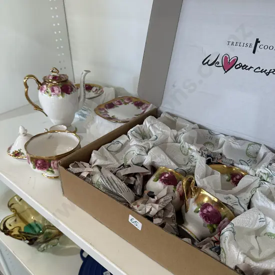 Shelf lot Royal albert