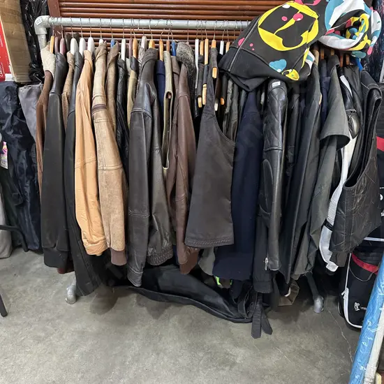 Collection vintage clothes plus rack