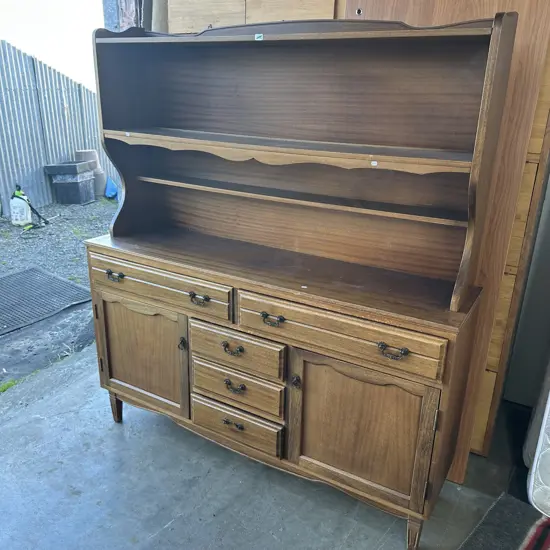 Hutch dresser