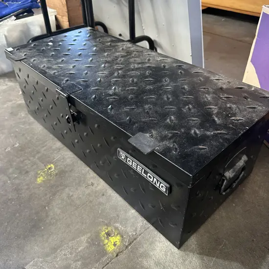Metal tool box