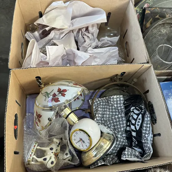 2 box collectables, clock lamp and Delft cows