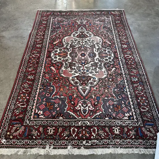 Persian rug 2600 x 1700 excellent condition