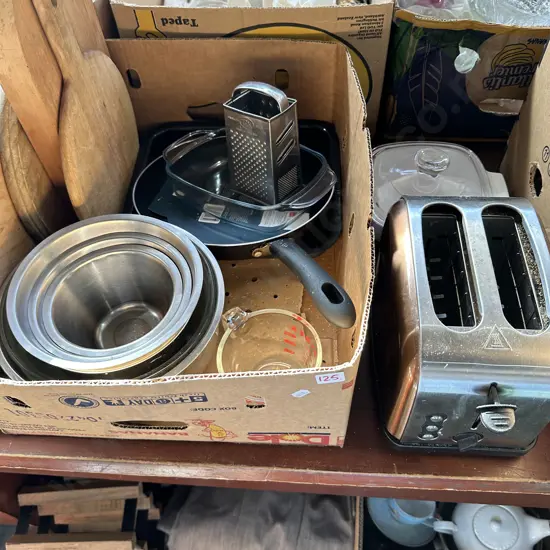 Kitchenware and toaster