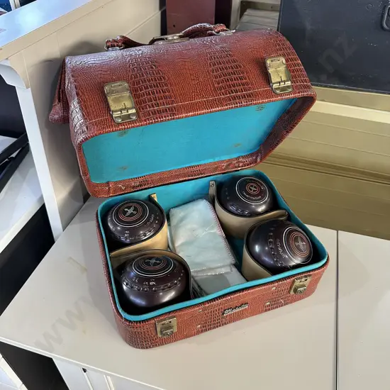 Vintage bowls bag set