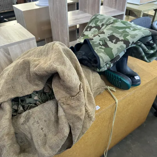 Camo throw and waders