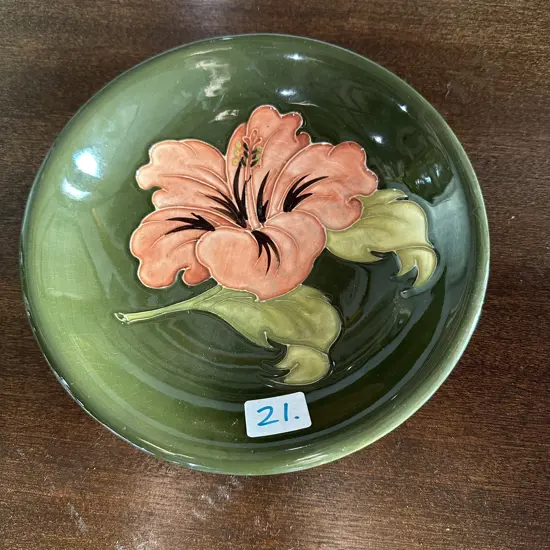 Signed Moorcroft dish 18.5cm