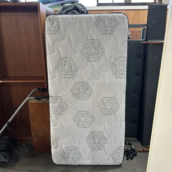 Very tidy single bed