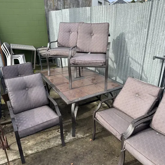 Tidy Outdoor table and 6 chairs