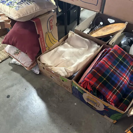 3 box blankets and cushions