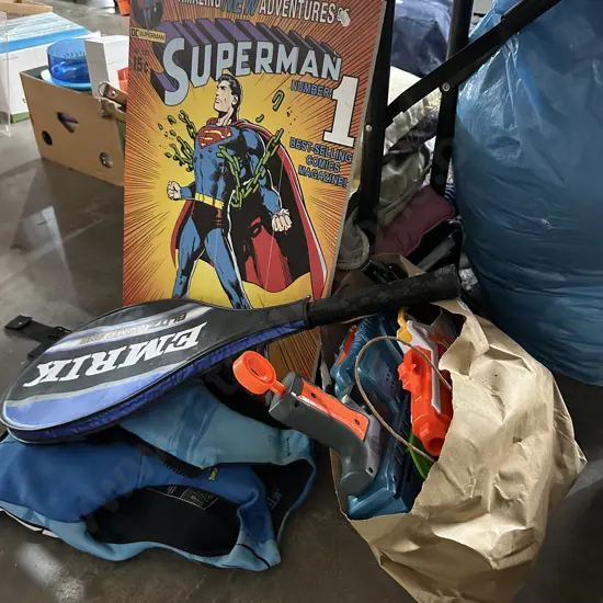 Picture, life jacket, racket, nerf guns