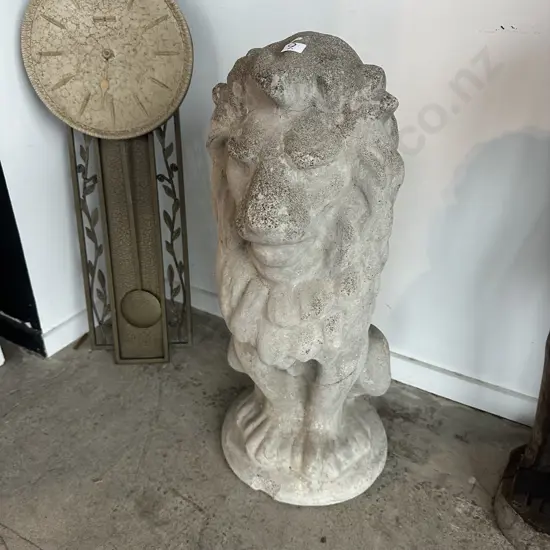 Concrete Lion 700mm Chipped base