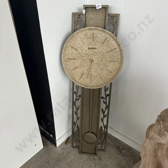 Battery wall clock