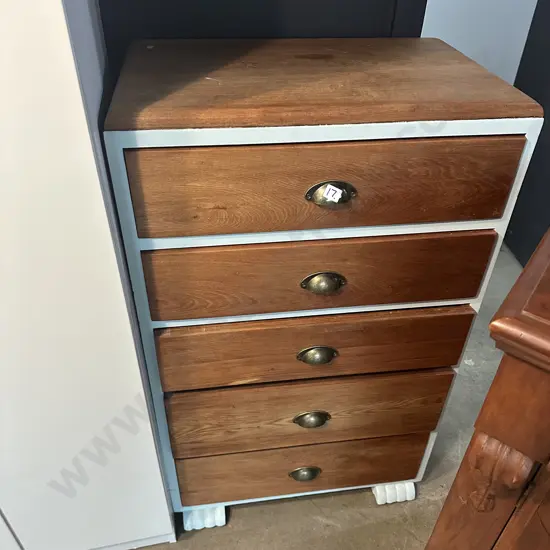Oak chest of drawers