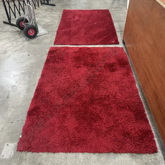 Pr of Red rugs, pr of outdoor chairs plus pr of pictures