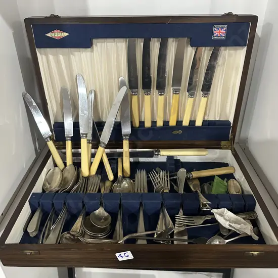 Boxed cutlery set
