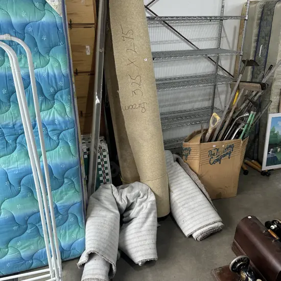 2 x large rolls new carpet (one of them 3,25 x 2,75) plus other offcuts