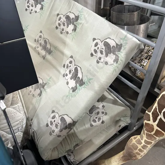 Foam mattress with average metal base