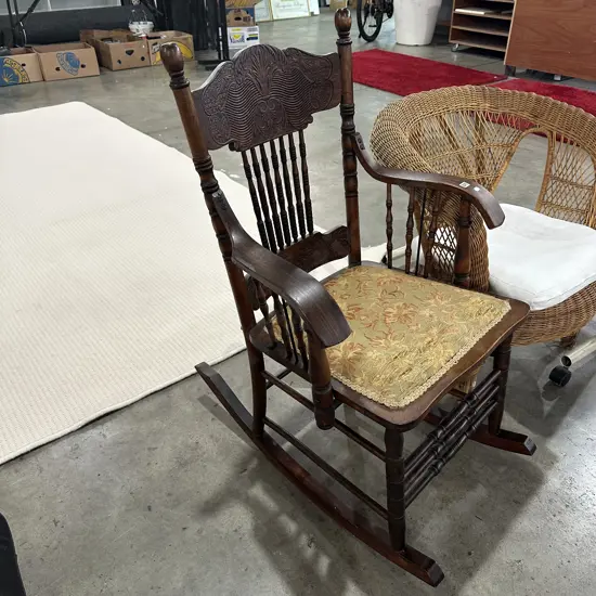 Colonial rocking chiar