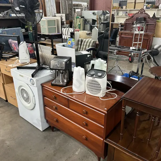 Solid dressing table