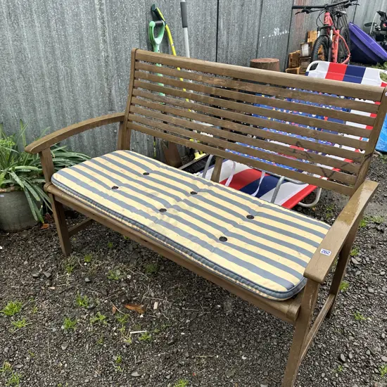 garden seat - average