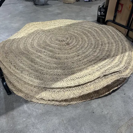 Round straw mat