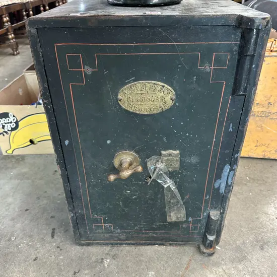 Vintage safe with internal lockable draw- plus keys !