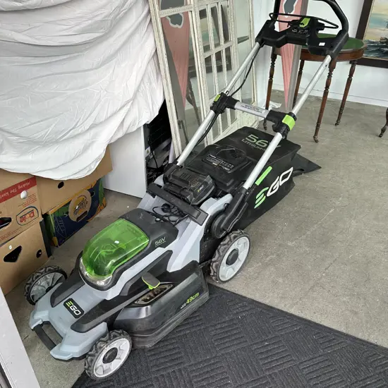 Battery lawn mower (49cm) Has charger but needs new battery