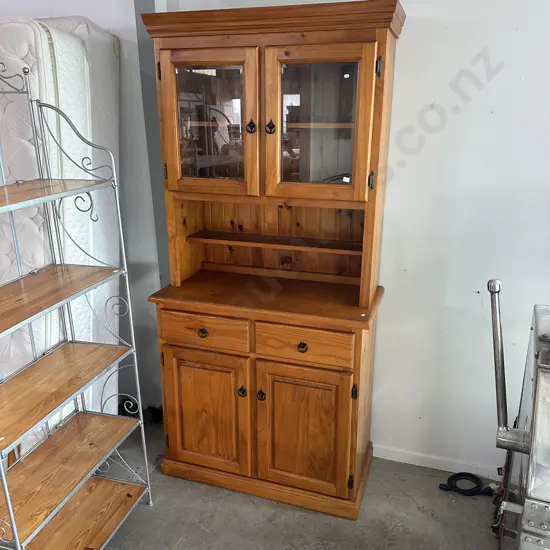 Hutch dresser