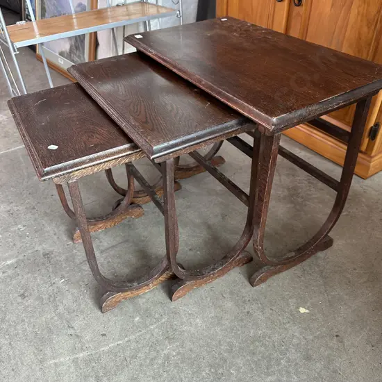Nest 3 Oak bow art deco tables