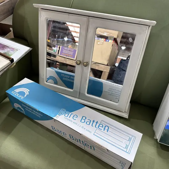 Mirrored cabinet and bulbs