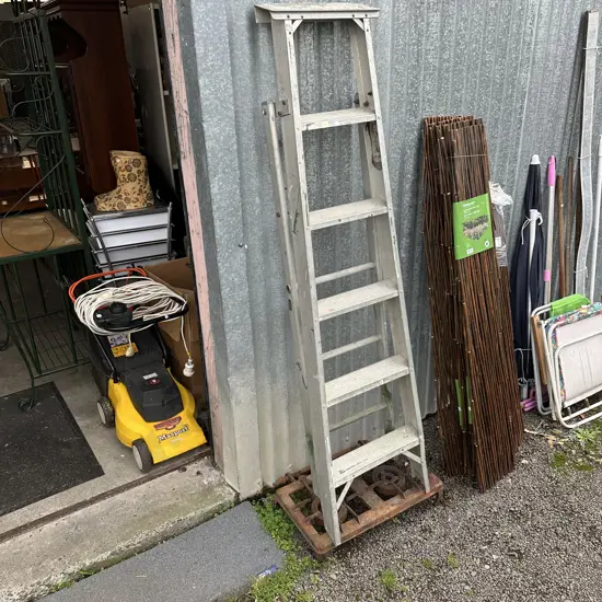 ladder and gas cooker