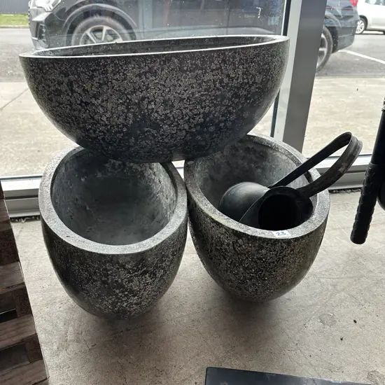 3 moulded planters plus vase